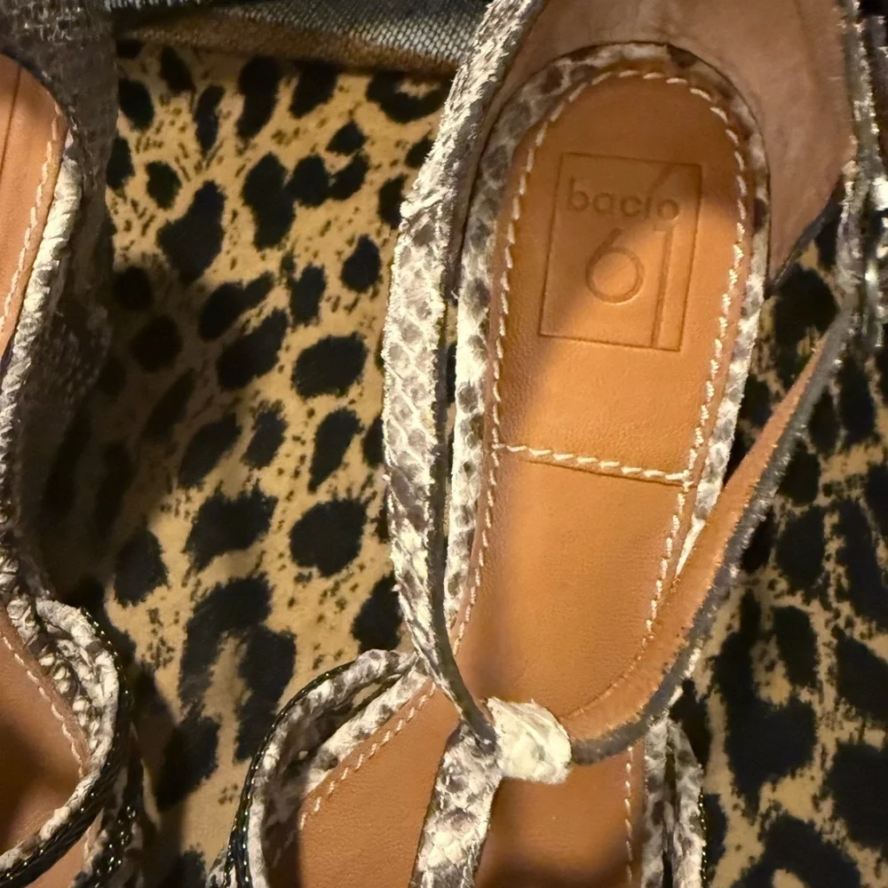Bacio 61 Chic Black and Gray Wedge Shoes with Shimmery Texture 7.5